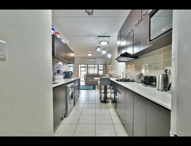 3 BEDROOM APARTMENT FOR SALE IN OAKDENE